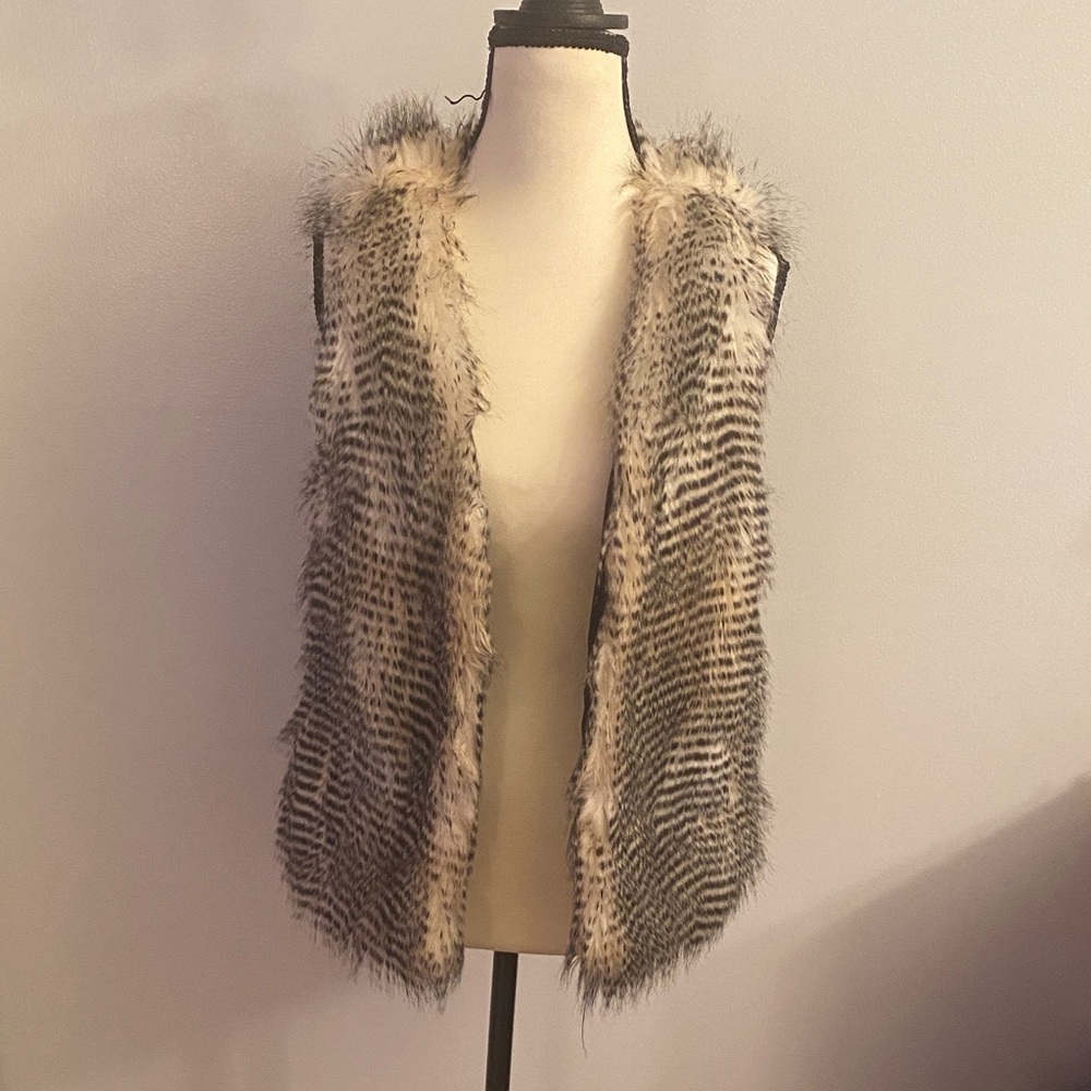 Joseph Ribkoff size 4 faux fur open vest - Picture 1 of 8